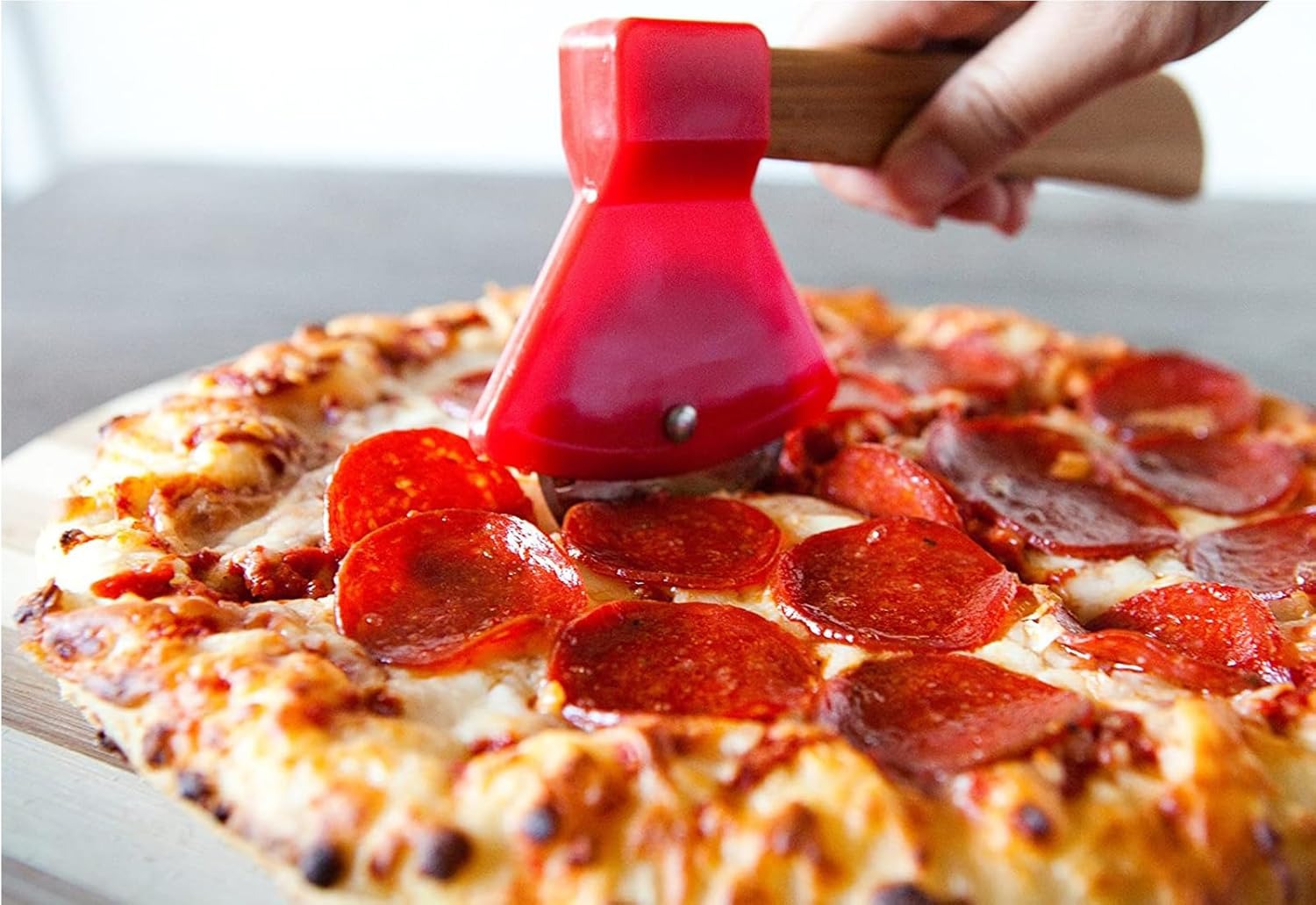 Cool Axe Shaped Pizza Cutter w - Funny Kitchen Gadgets Gifts บทวิจารณ์และราคา